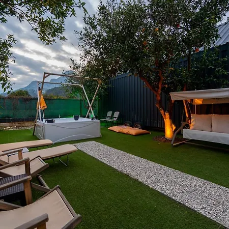 Collesium Garden Aparthotel