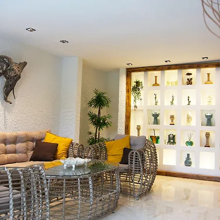 Collesium Garden Aparthotel 3*