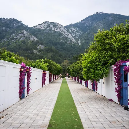 Apart-hotel Collesium Garden 3*